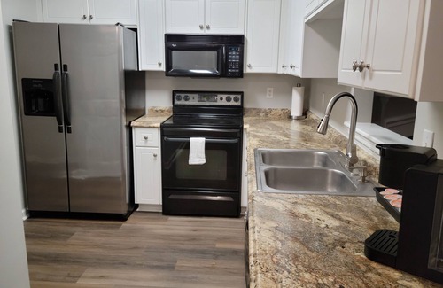 Martinez House | Upscale 3 br townhouse with game room