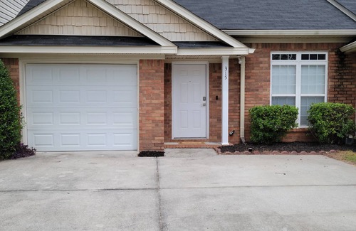 Martinez House | Upscale 3 br townhouse with game room