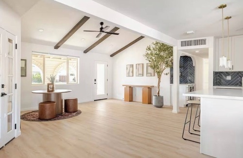New Papago Parkway House | Upscale 4-Bed Cozy Retreat with Hot tub, Pool & Outdoor theatre