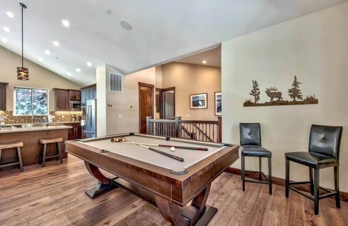 Tahoe Paradise House | Upscale Air Conditioned South Lake Tahoe Retreat