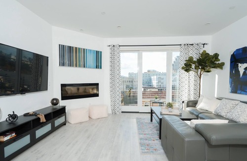 Downtown Apartment | Upscale Apartment in Glendale