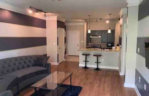 Underwood Hills House | Upscale apt. in Central downtown location