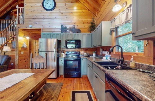 Hiawassee Cabin | Upscale cabin w/mountain views, hot tub, minutes to Lake Chatuge