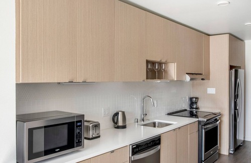 Judkins Park Apartment | Upscale Central District 1BR w/Gym & Pets, nr Dining, by Blueground