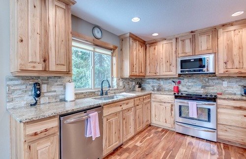 Government Camp House | Upscale Chalet with hot tub- walk to everything! No hidden/cleaning fees.