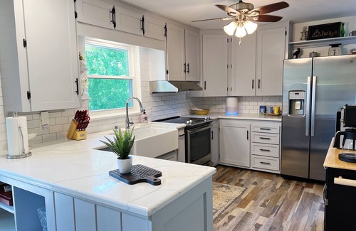 Winston - Salem Cottage | Upscale City Cottage Getaway