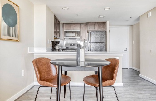 Court House Apartment | Upscale Clarendon 1BR w/Gym, W/D & Doorman, walk to Metro, by Blueground