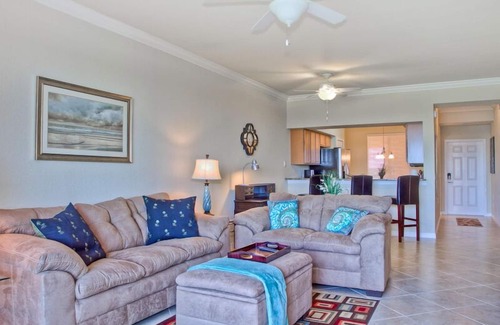 Braden River Condo | Upscale Condo in a Golf Club Gated Community