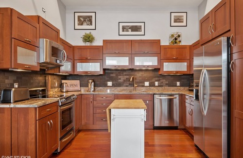 Saint Joseph Condo | Upscale Condo located right downtown near Silver Beach, restaurants, & shopping!