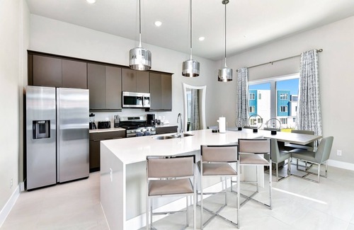 Reunion Hotel | Upscale Condo with Pool Table near Disney with Resort & Waterpark Access -.