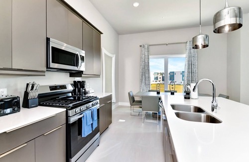 Reunion Hotel | Upscale Condo with Pool Table near Disney with Resort & Waterpark Access -.