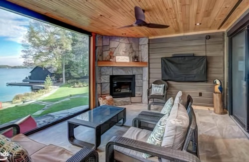 Muskoka Lakes Cottage | Upscale cottage life at this Lake Muskoka 4 bedroom cottage
