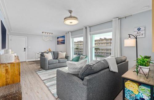 New Smyrna Beach Apartment | Upscale Dog Friendly and STEPS to the Beach! Spacious Modern Chic Condo!