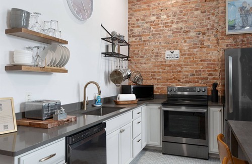Millersburg Apartment | Upscale Downtown Getaway Walk to Shops & Dining