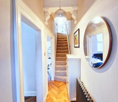 Liverpool Apartment | Upscale Family Home Beautiful Setting