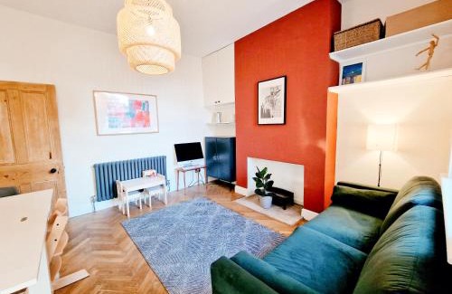 Liverpool Apartment | Upscale Family Home Beautiful Setting