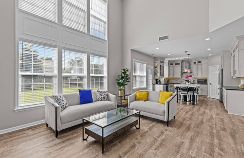 Provincetowne House | Upscale Family Home in Prime Reavencrest Location