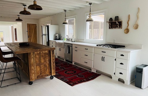 Woodstock House | Upscale Farmhouse Near Lakes in Roswell