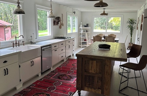Woodstock House | Upscale Farmhouse Near Lakes in Roswell
