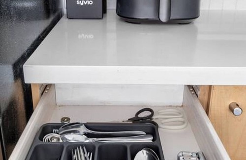 Lower Lonsdale Apartment | Upscale Flat in Lonsdale