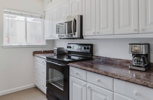 Foster City Apartment | Upscale Foster City 2BR w/Pool, near Parks & Schools, by Blueground