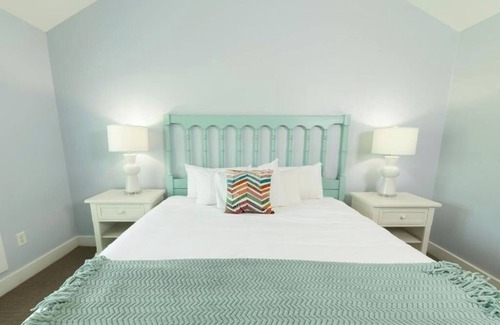 Lackey Resort | Upscale Gated Retreat w/Plush Bed & Garden Views Minutes from Jamestown