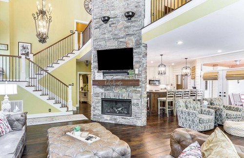 Greers Ferry House | Upscale Gem w/2 Boat Slips on Greers Ferry Lake