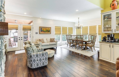 Greers Ferry House | Upscale Gem w/2 Boat Slips on Greers Ferry Lake
