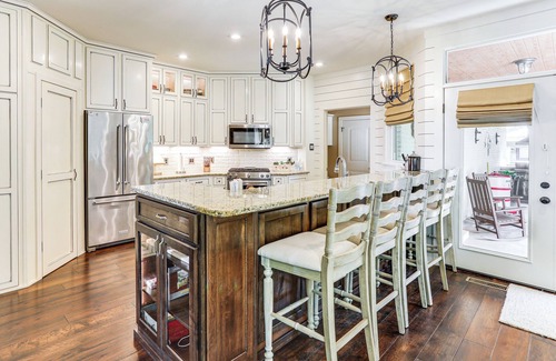 Greers Ferry House | Upscale Gem w/2 Boat Slips on Greers Ferry Lake