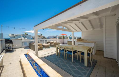 Santa Ana Heights House | Upscale Home with Rooftop Deck, Jacuzzi, & Firepit