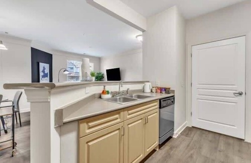 Southwest Raleigh Apartment | Upscale King 1BR Suite Mins to Downtown Raleigh!