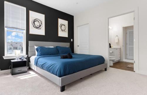 Cary Apartment | Upscale King 2BR Suite Mins Downtown Raleigh
