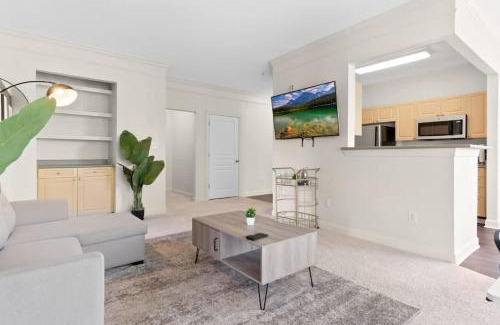 Cary Apartment | Upscale King 2BR Suite Mins Downtown Raleigh