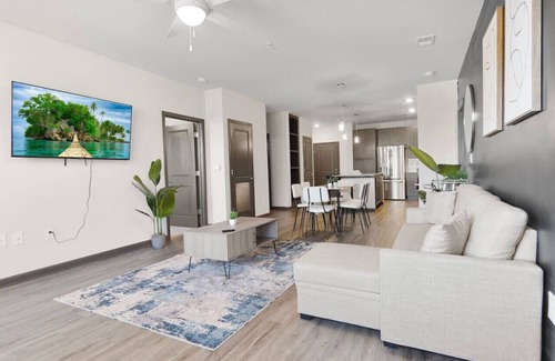 Raleigh Apartment | Upscale King 5 Bed Suite—in North Raleigh!