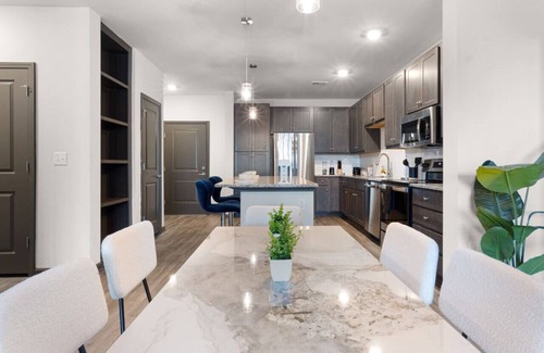Raleigh Apartment | Upscale King 5 Bed Suite—in North Raleigh!