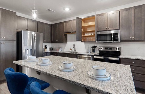 Raleigh Apartment | Upscale King 5 Bed Suite—in North Raleigh!