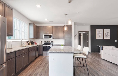 North Raleigh Apartment | Upscale King 5 Bed Suite—in North Raleigh!