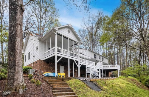Wilkesboro House | Upscale Lake Home Near the Mountains
