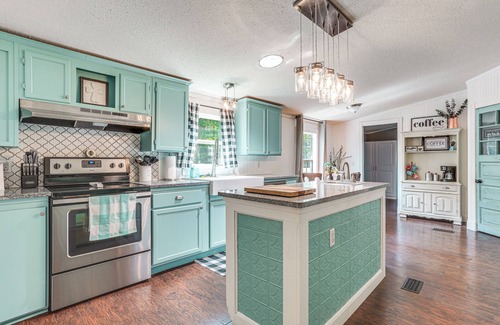 Pottsboro House | Upscale Lake Texoma Vacation Home: 1 Mi to Marina!