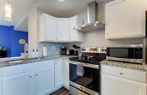 Cleveland Apartment | Upscale Little Italy Two Bedroom w/Private Drive