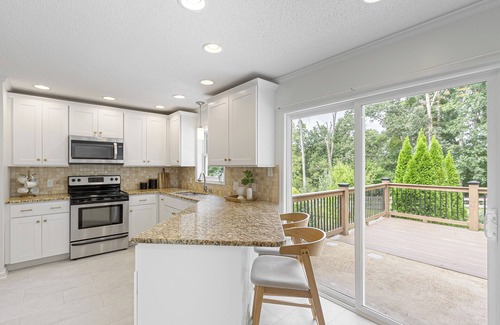 Farragut House | Upscale Living in Beautiful 4/3 Short or Midterm in best of West Knoxville!