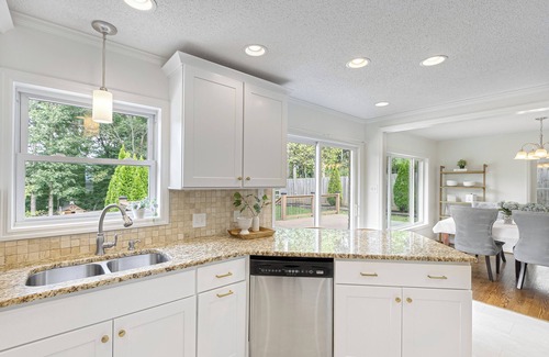 Farragut House | Upscale Living in Beautiful 4/3 Short or Midterm in best of West Knoxville!