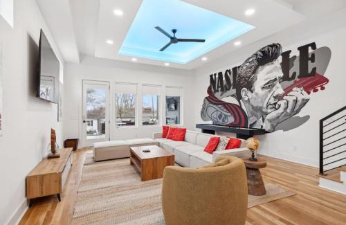 Haynes Area House | Upscale Multi-Level Home Rooftop & Game Room Fun