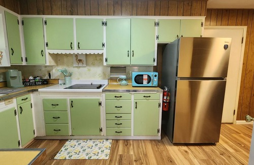 Ironton House | Upscale neighborhood 2-bedroom house, offers driveway, with WiFi, AC in Ironton
