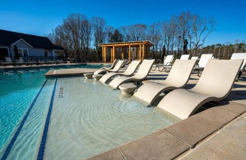 Athens Apartment | Upscale, New Apt, Pool, Long Stays