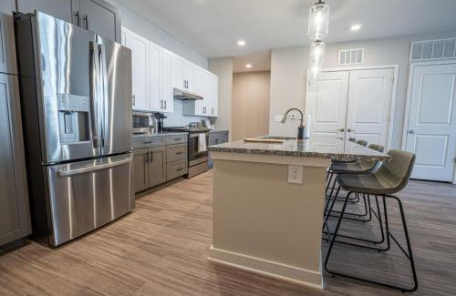 Athens Apartment | Upscale, New Apt, Pool, Long Stays