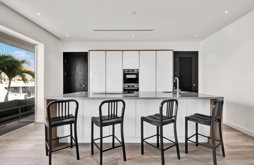 Palm Cay Condo | Upscale One Marina Condo at Palm Cay, luxury amenities, 4 Bedrooms.