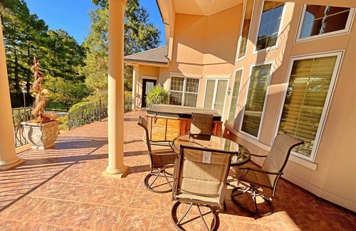 Oxford House | Upscale Rural Retreat Sleeps 14