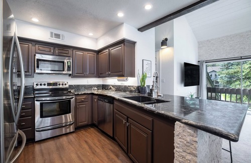 Mammoth Lakes Condo | Upscale Snowcreek Mountain View Chalet 2BR+Loft 3BA