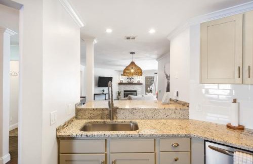 Table Rock Apartment | Upscale Step-Free Branson Getaway Resort Perks!